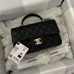 CHANEL 🖤 22A Black Lambskin Leather Classic Mini Top Handle Flap Bag